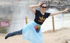 男朋友前面的头特别大